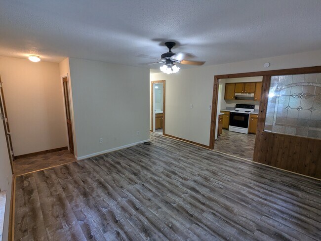 Photo - 325 Reeceburg Rd SE