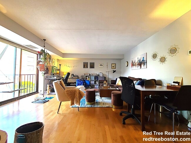 Building Photo - 1243 Beacon St Unit 2D Rental