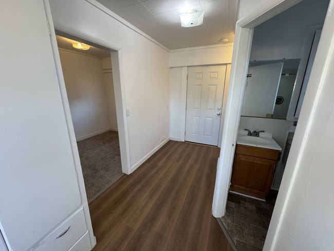 Photo - 1033 W Columbia Ave Unit B