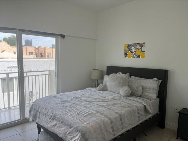 Building Photo - 1020 SW 4th St Unit 106 Rental