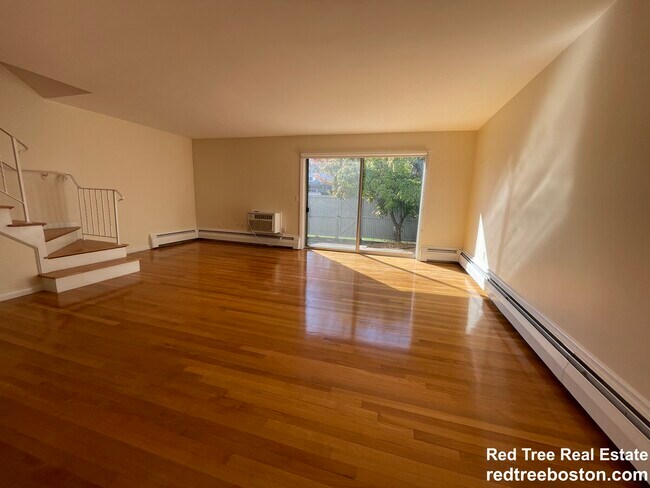 1019 W Roxbury Pky Unit 2