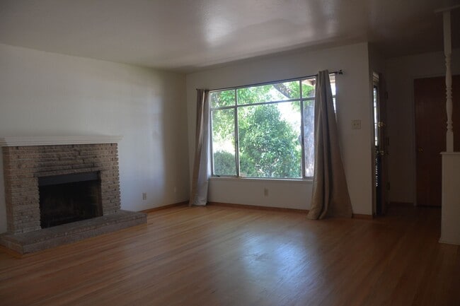 3809 Lassen Dr