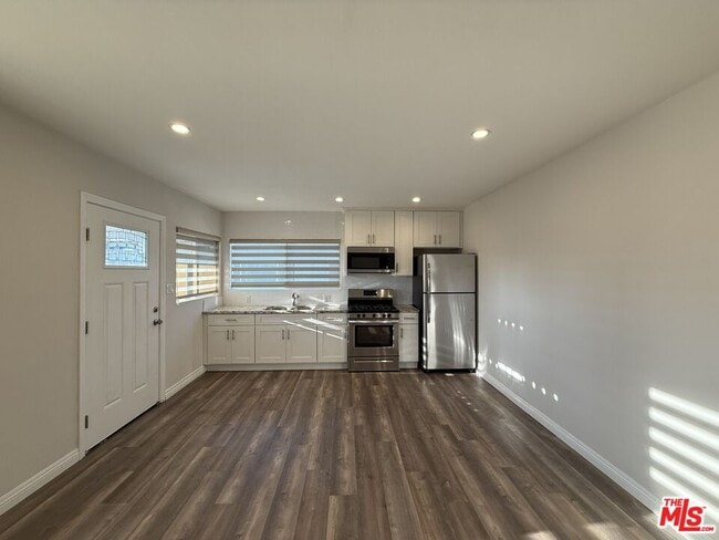 Building Photo - 2012 S Holt Ave Unit 2014 Rental
