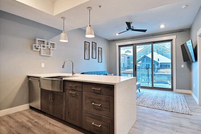 Photo - TOP FLOOR, ONE BEDROOM CONDO IN PROSPECTOR!