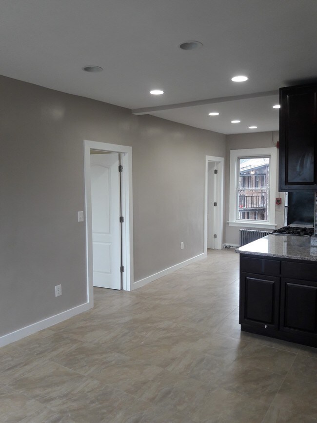 Photo - Courtyard Apartments