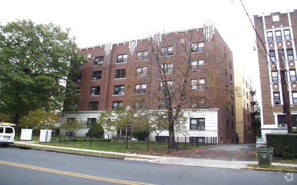 Photo - Elmwood Apartments