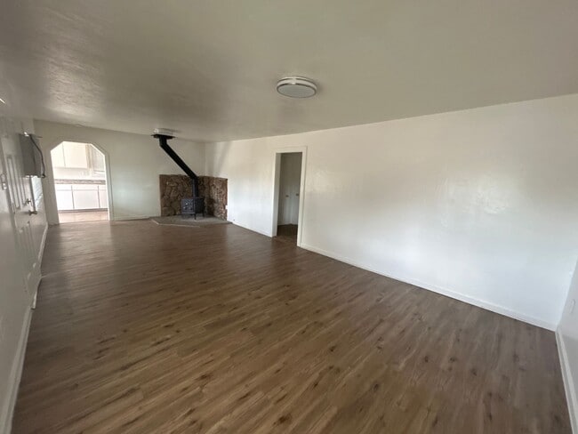 Photo - 2950 Tarmac Rd