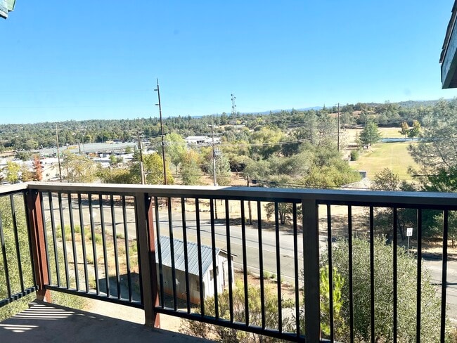 Crest View Apartments