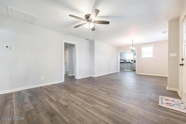 Photo - Rogers R3-office