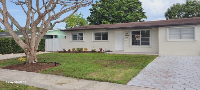 Building Photo - 10472 SW 46th St