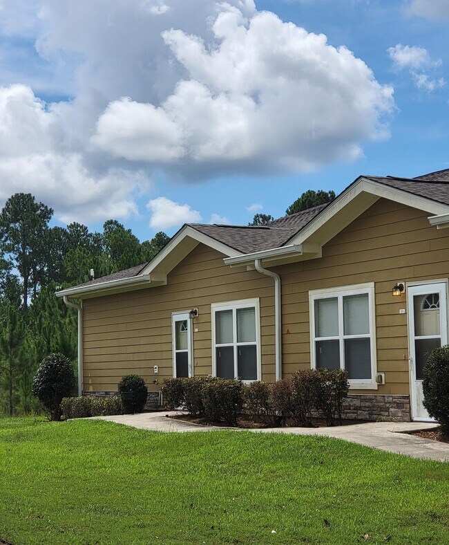 Coastal Breeze Villas Apartments For Rent in Gulfport, MS