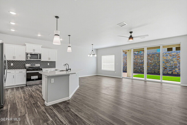Photo - 6070 Zinc Hl St