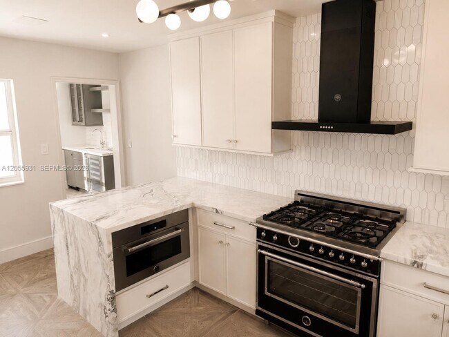 Photo - 3190 Sheridan Ave