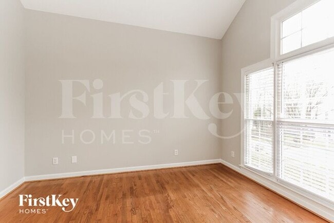 Photo - 15722 Glencastle St