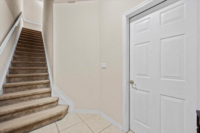 Photo - 335 E Thatch Palm Cir Unit 104
