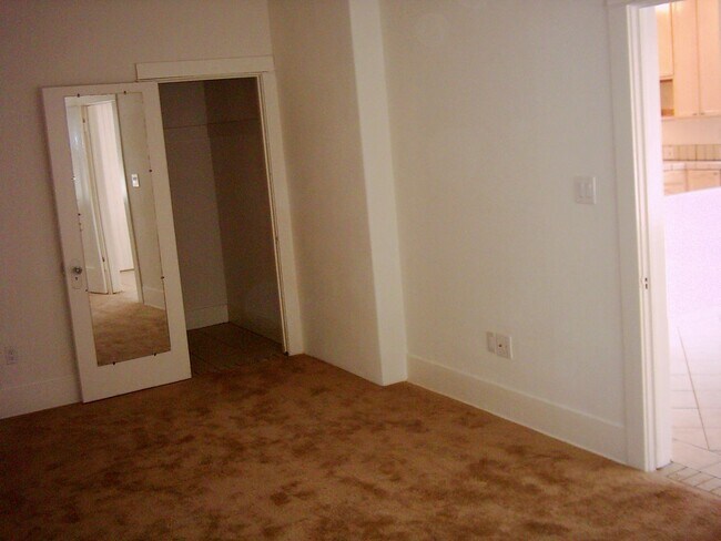 1154 Cedar Ave Unidad D