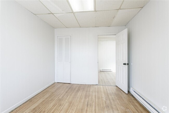 Building Photo - 85 Mapledale St Rental