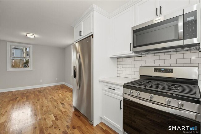 Building Photo - 49 Long Hill Ave Unit B