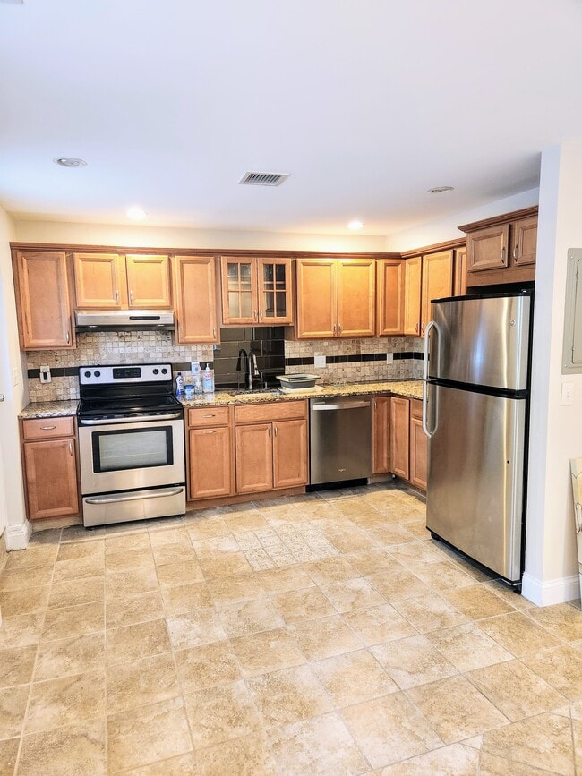 kitchen - 1462 Old Orchard St Unit 1