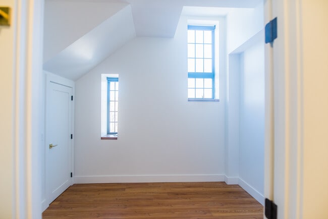 Bedroom - 35 Laurel Ave