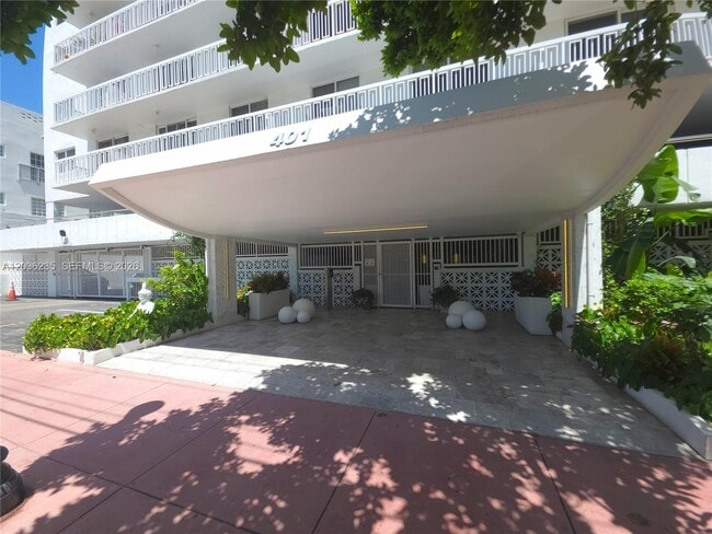 Building Photo - 401 Ocean Dr Unit 304