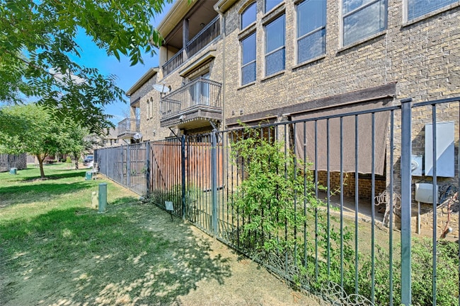 Photo - 1605 Brook Glen Dr