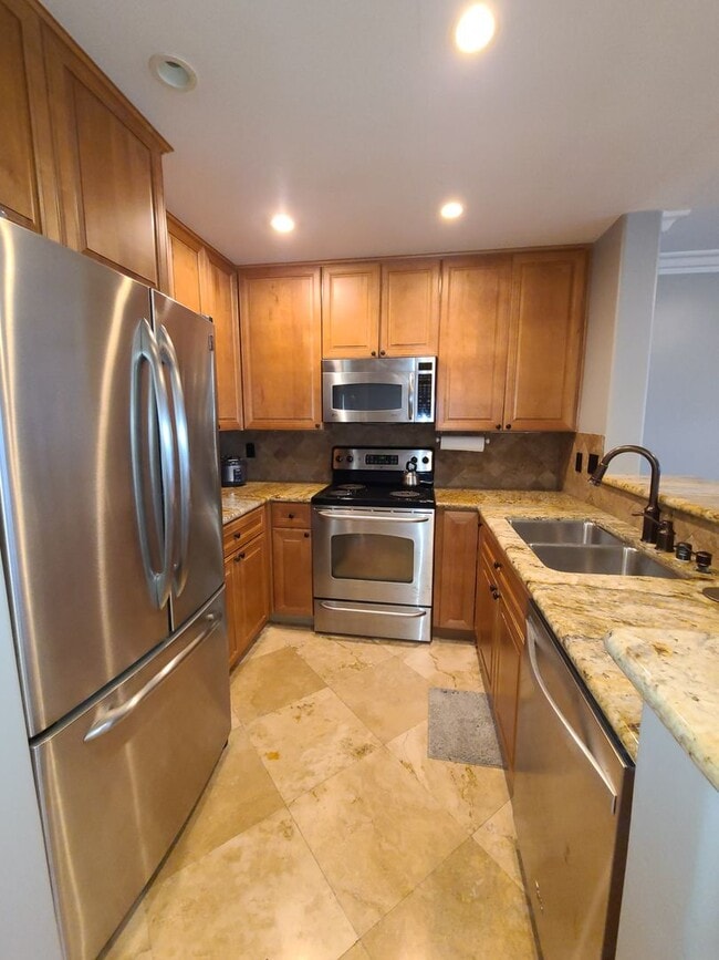 Photo - 1 bed 1 bath in UTC with great amenities Pool, hot tub, gym, underground parking. Unidad 5309