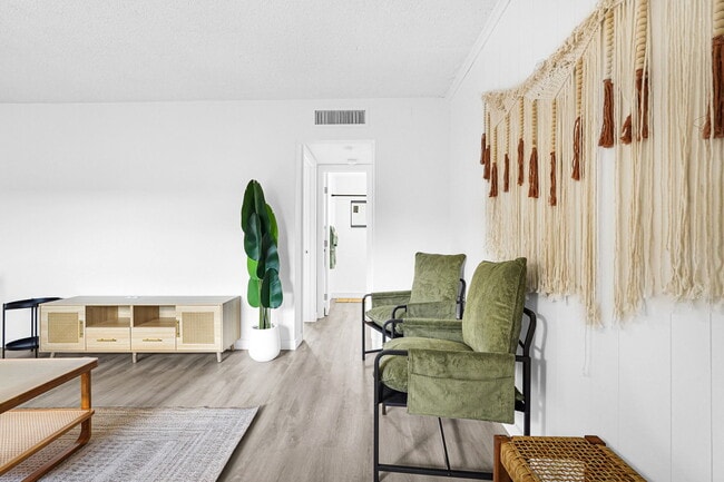 Photo - The Edgewater Apartments