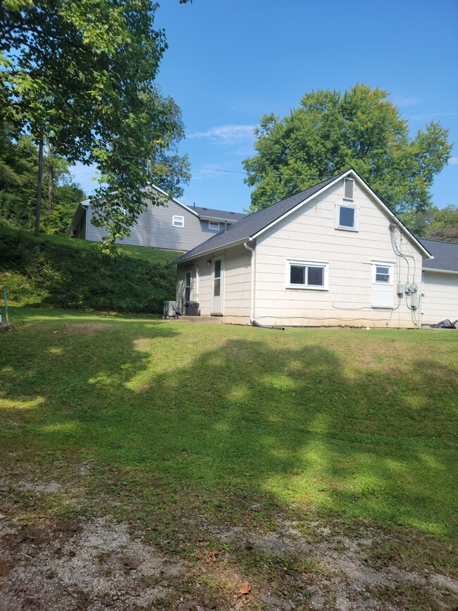 Outside view - 2751 Hilltop Ave House