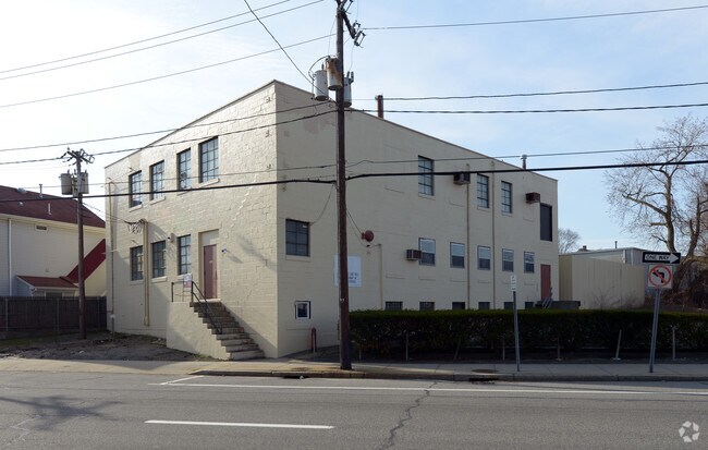 Photo - 345 Taunton Ave