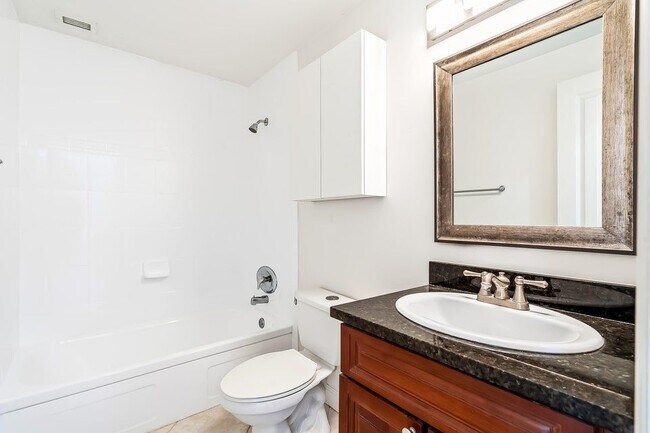 2895 NE 32nd St Unit 207