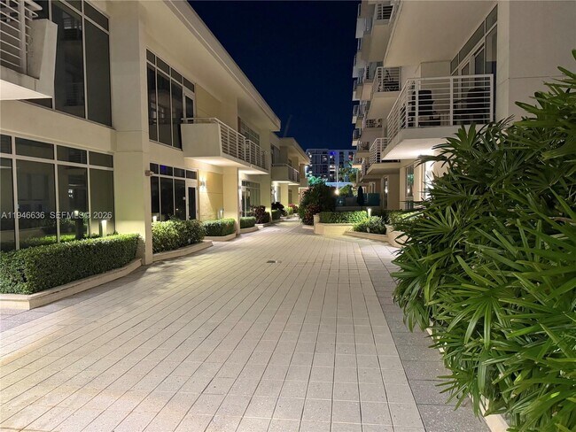 Photo - 3250 NE 1st Ave Unidad 547