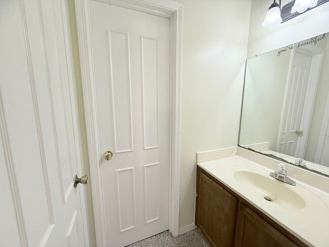 Photo - 2 Bedroom Townhome Near Scenic Hills