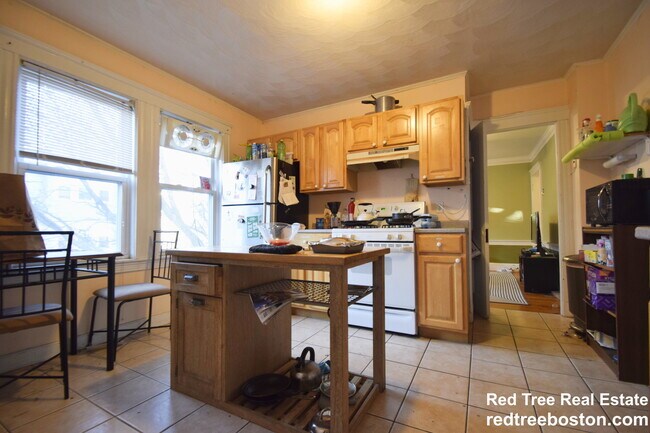 14 Lourdes Ave Unit 2