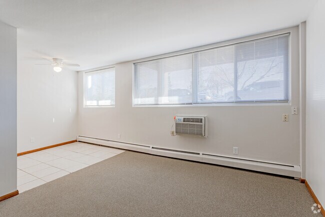 2BR, 1BA - 950 SF
