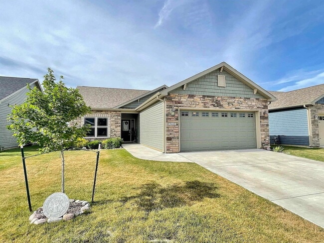 Building Photo - 3410 Monument Dr Rental