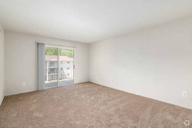 3BR, 2BA - 1,352F - Living Room