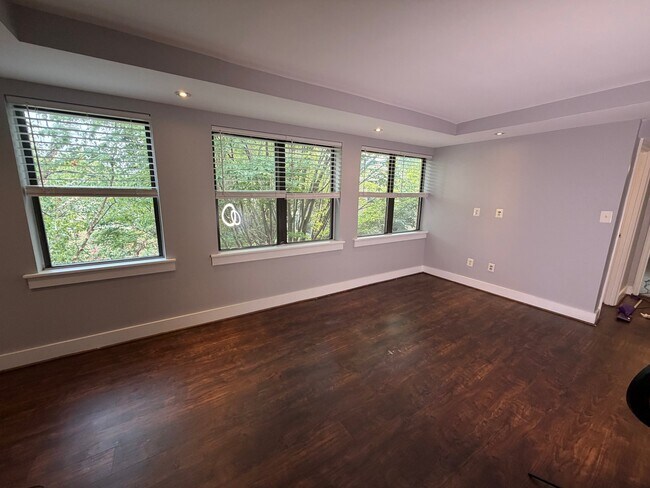 Photo - 210 Oakwood St SE Unit 305