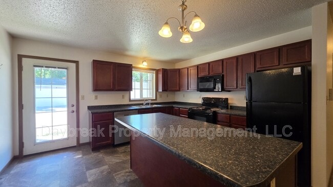 Photo - 317 16th St S