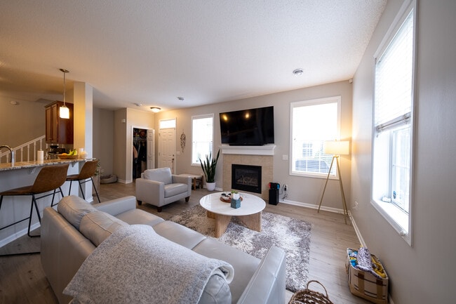 Photo - 3776 Hazel Trail