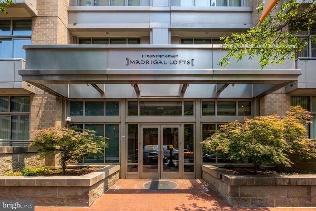 Building Photo - 811 4th St NW Unit 1215