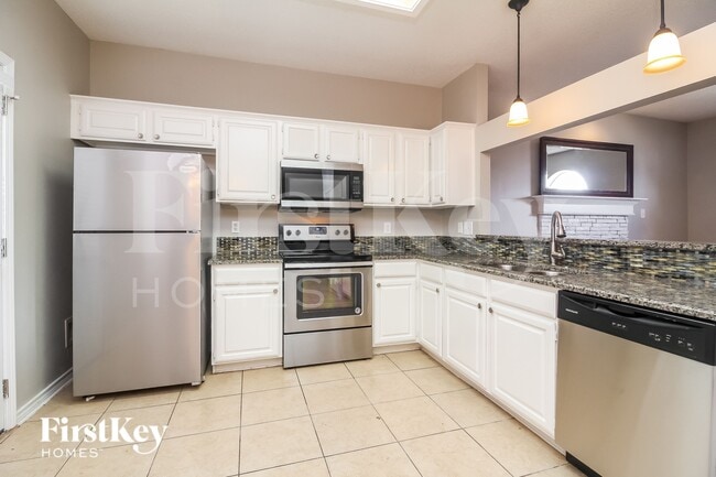 Photo - 5611 Chimney Rock Dr