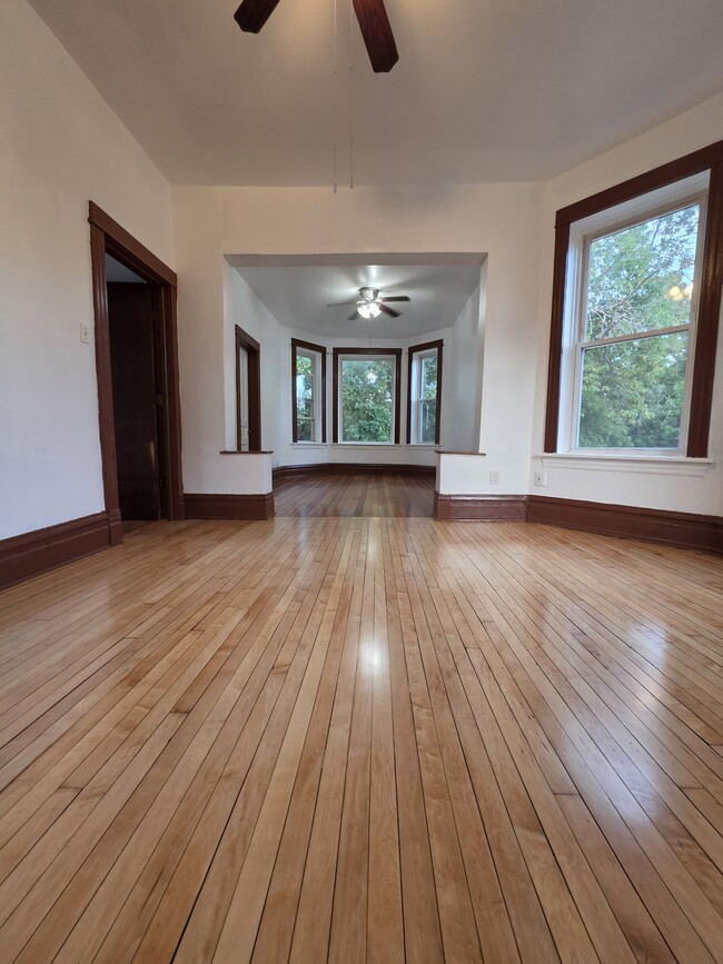1138 N Hamlin Ave Unit 2