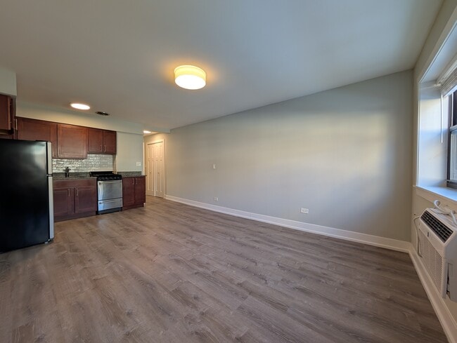 Photo - 456 W Barry Ave