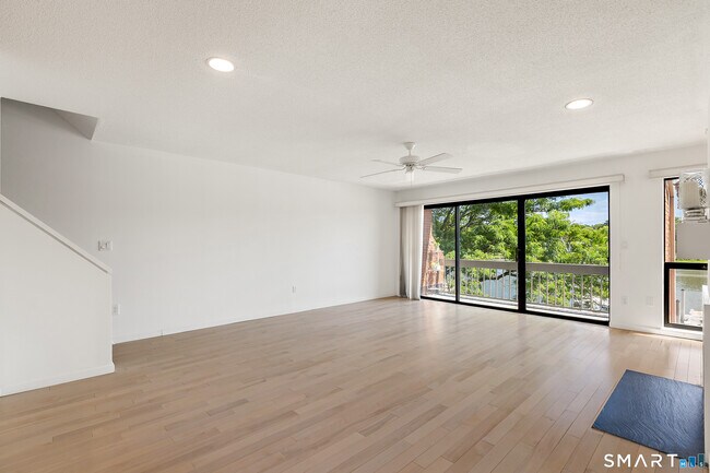 Photo - 15 River Rd Unidad 205