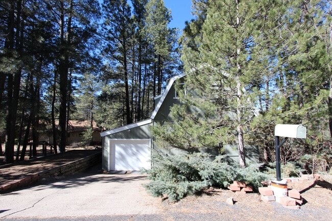 Building Photo - Coming in June - Kachina Village home