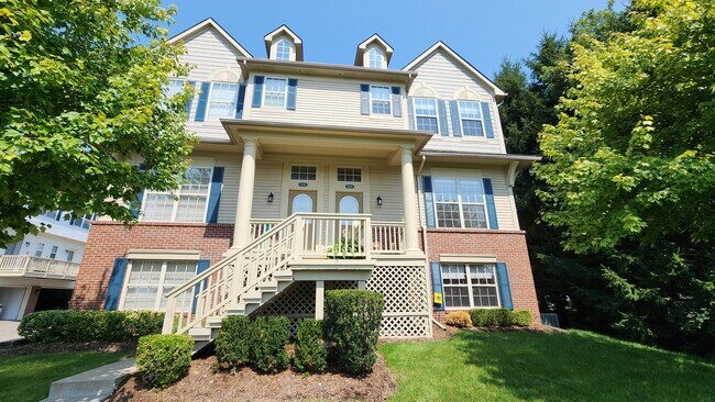 Building Photo - 1574 Kessler Ave