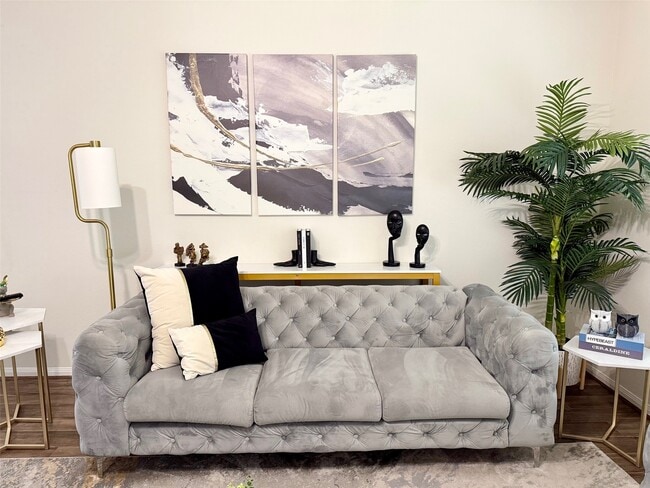 Photo - 142 E Spindle Tree Cir