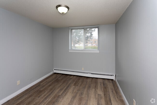 1BR, 1BA - 650SF