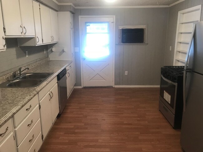 Photo - Charming 3 Bedroom, 1.5 Bathroom Residence...